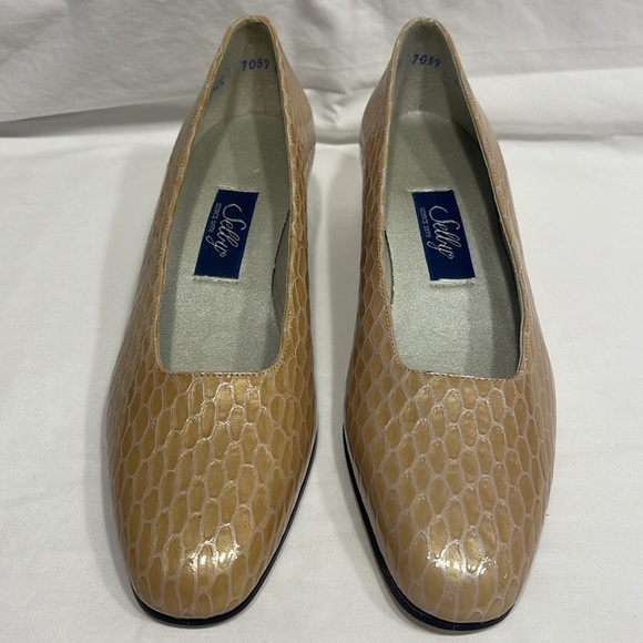 Vintage 1970’s Selly Shoes Faux Yellow Snakeskin with Block Heel Size 8.5 - Picture 2 of 10